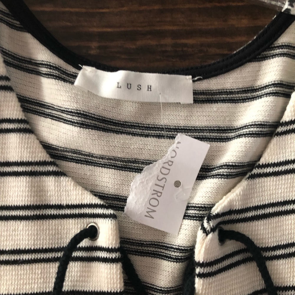 Sleeveless top - classic lines.